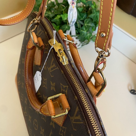 LOUIS. VUITTON MONOGRAMMED ALMA HANDBAG - Picture 13 of 16